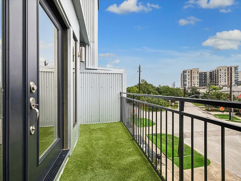 2510 Genesee St — Photo 22