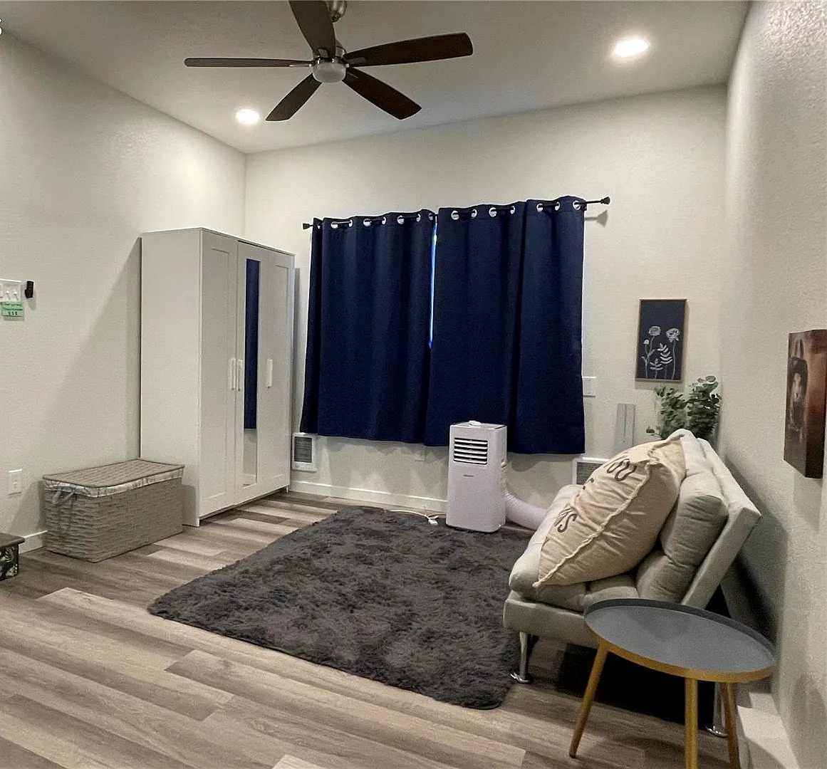 1 bed, 300 sqft, $950 — Photo 2