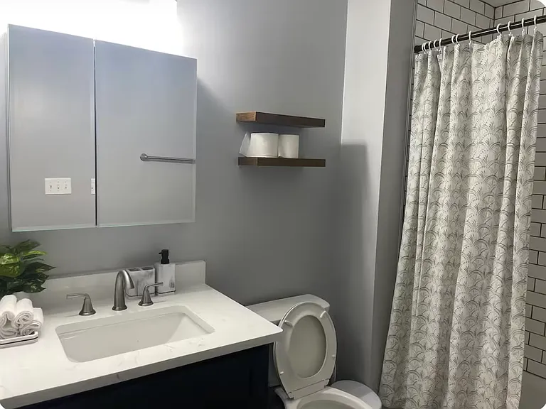 731 Sherman Dr — Photo 4