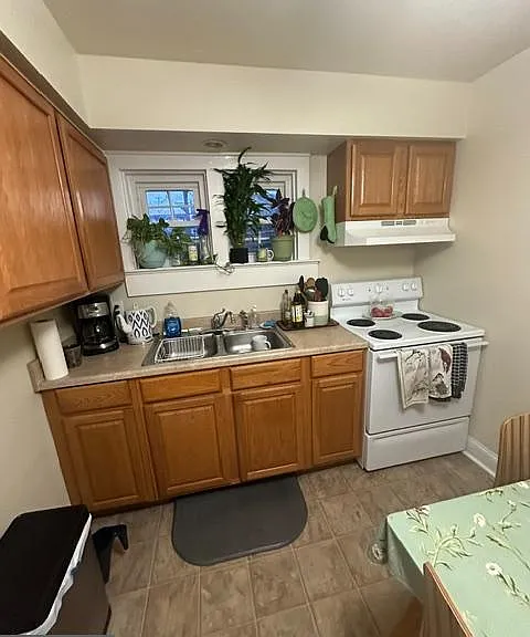 1320B Rowe St — Photo 8