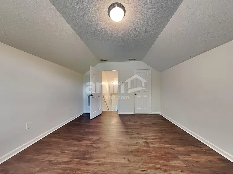 632 Stonebridge Cir — Photo 7