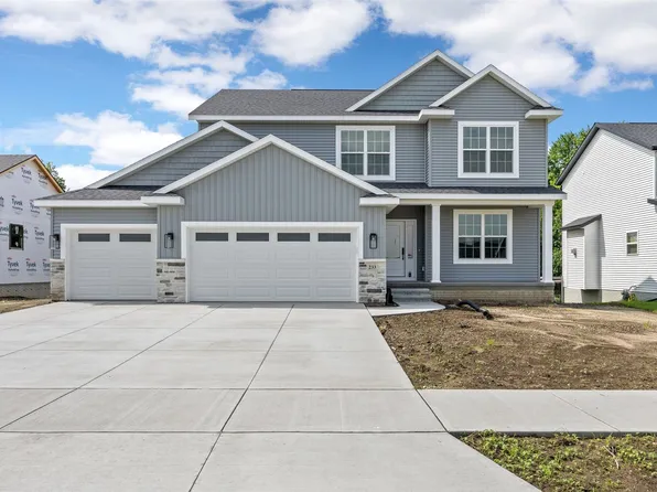 233 McCarran Ave NE, Cedar Rapids, IA 52402