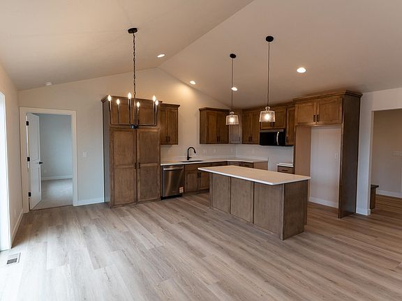 2nd image of N9243 Anton St