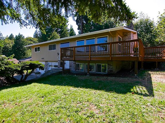 4th image of 810 19th Ave SE