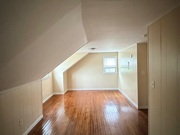 18 Townsend Ave — Photo 13
