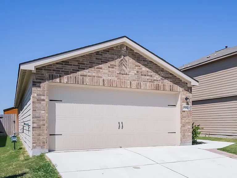 1532 Amy Dr — Photo 3