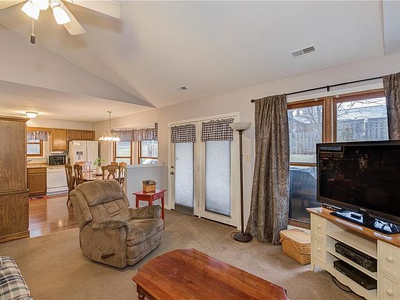5th image of 6870 Oak Lake Dr