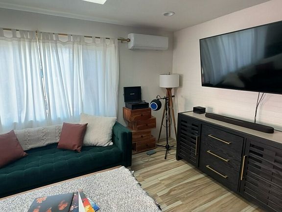 3rd image of 2674 E Washington St #2672