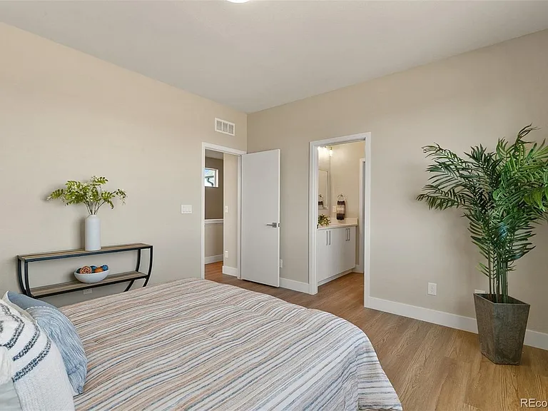 515 S Main St — Photo 11