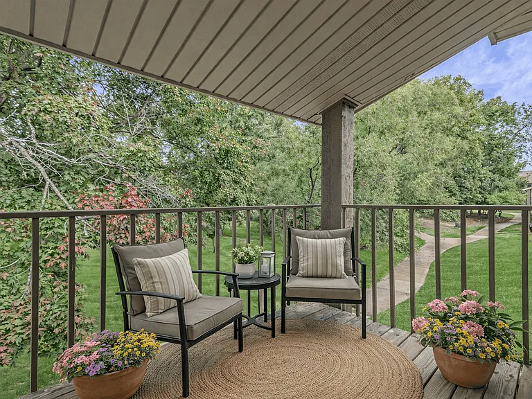 Edge At Farmington Hills - Farmington Hills, MI — Photo 16