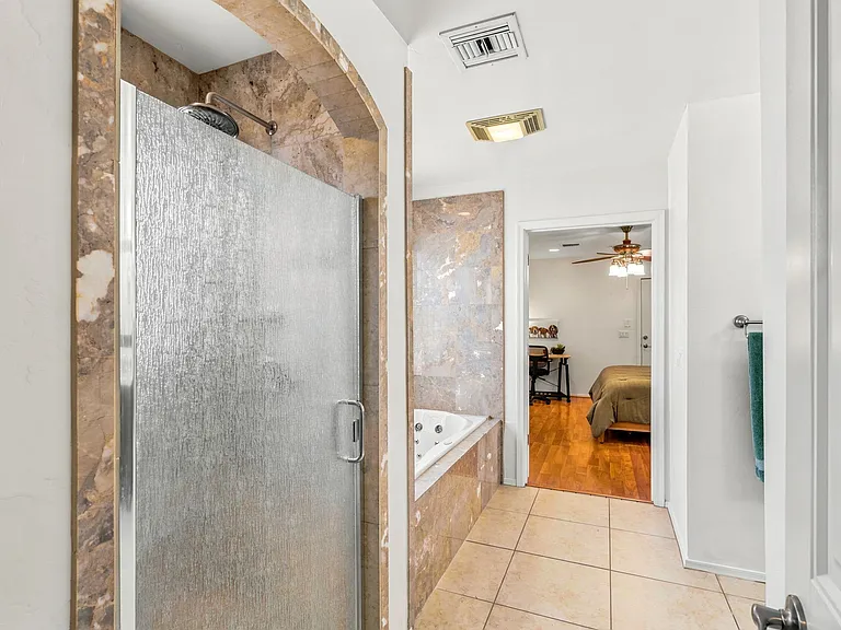 2724 N Gill Ave — Photo 34