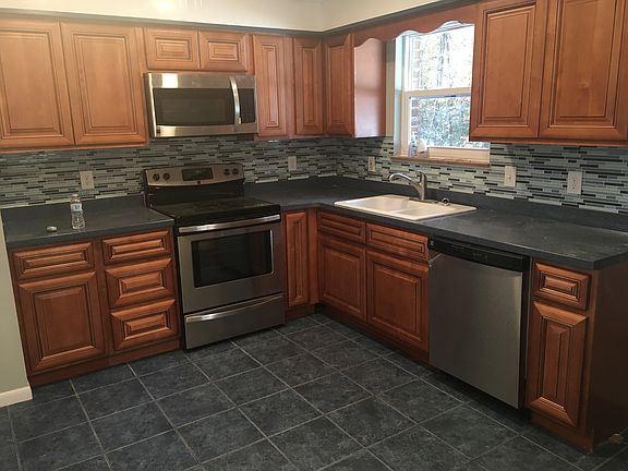 5th image of 1031 Greenwich Dr