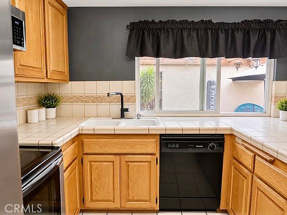 5th image of 10045 Karmont Ave