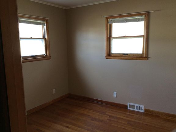 3rd image of 1675 Earl Dr