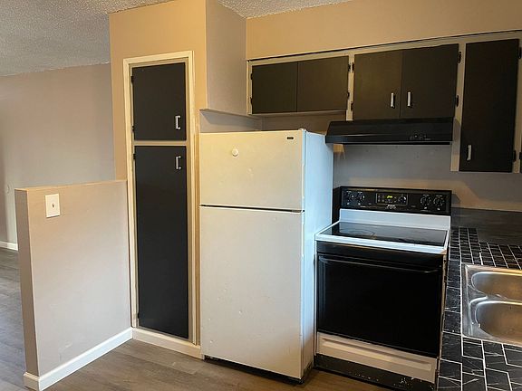 2nd image of 1571-1583 Oak St SE