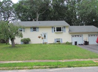 3 Princeton Dr, Howell, NJ 07731