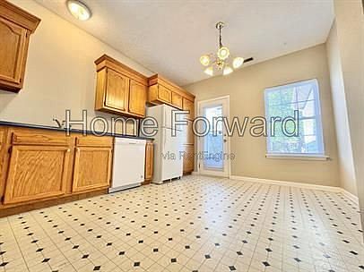 5th image of 1125 Parliament Way