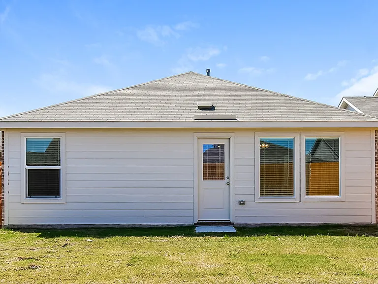 1718 Crossbill St — Photo 16