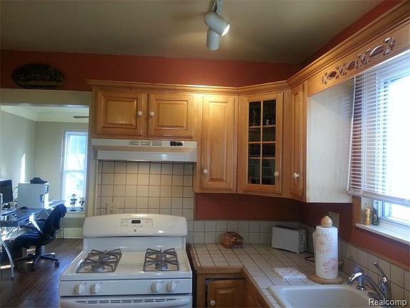 4th image of 2437 Silver Cir