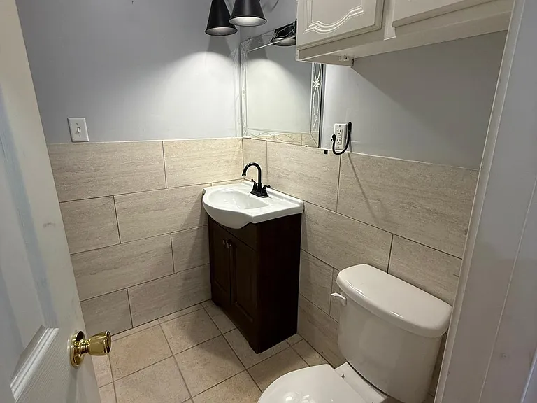 547 Commerce St — Photo 10