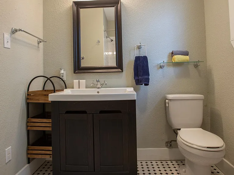 702 W North Loop Blvd — Photo 6