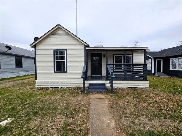 406 W Trinity St, Groesbeck, TX 76642