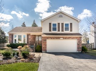 1136 Stanton Rd, Lake Zurich, IL 60047