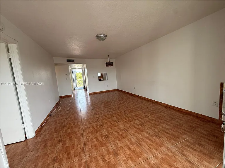 8135 Sunrise Lakes Blvd #302 — Photo 19