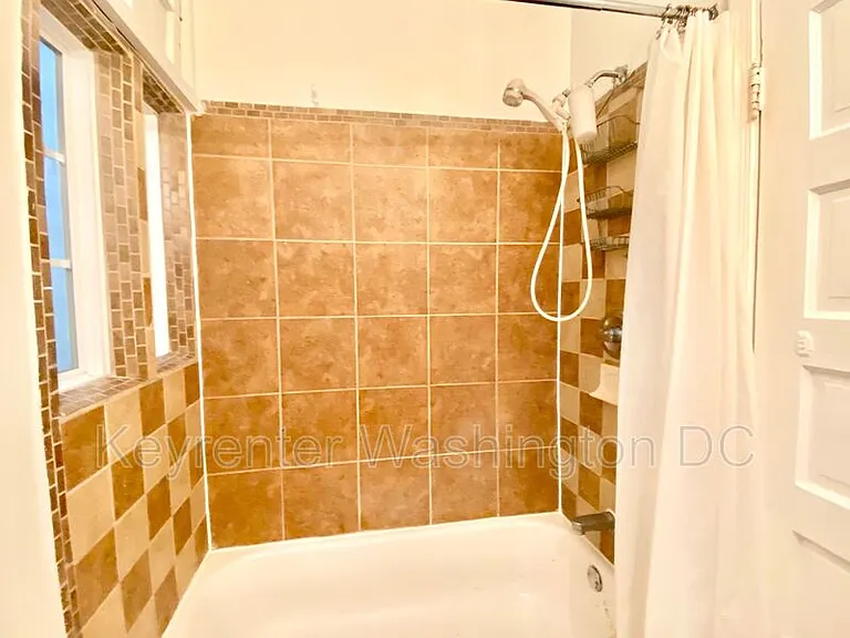 1204 Holbrook St NE #4 — Photo 17