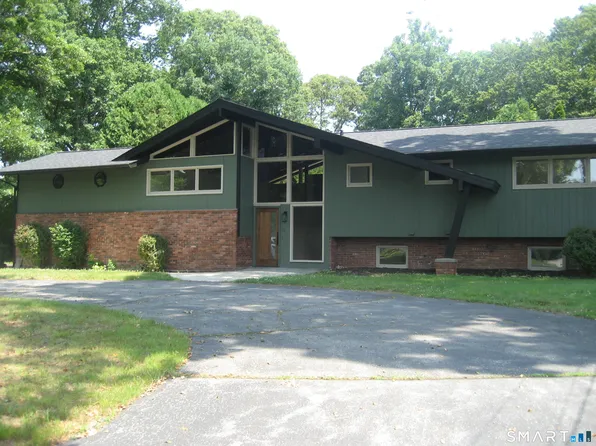 10 Royal Oaks Drive, Norwich, CT 06360