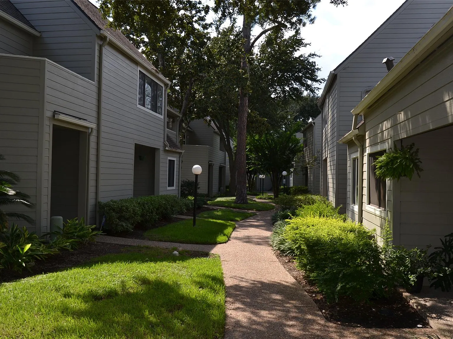 2 bed, 2.5 bath, 1259 sqft, $1,700 — Photo 4