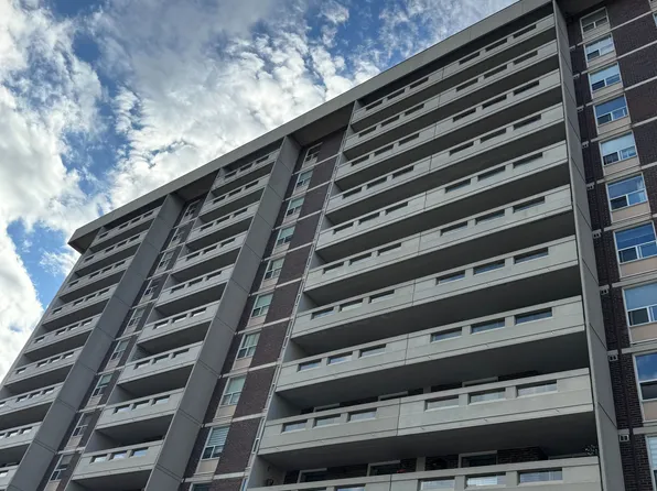 60 Inverlochy Blvd #1210, Markham, ON L3T 4T7