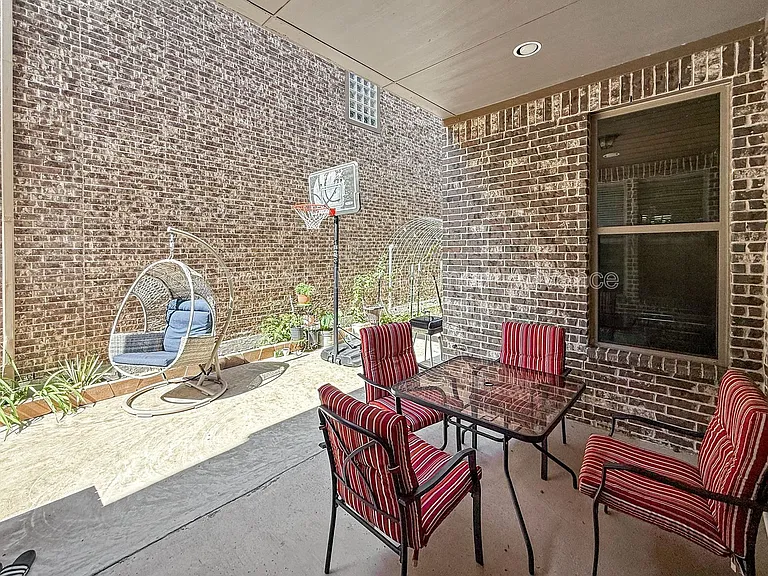 9209 Guadalupe St — Photo 5
