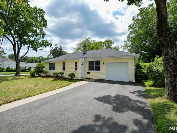 33-28 Hamilton Rd, Fair Lawn, NJ 07410