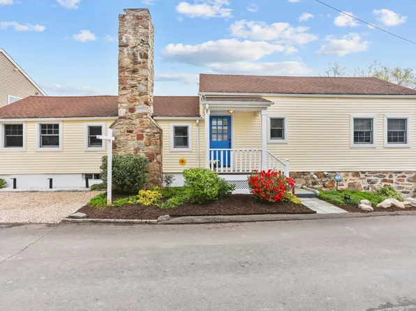 8 Disesa Court, Norwalk, CT 06851