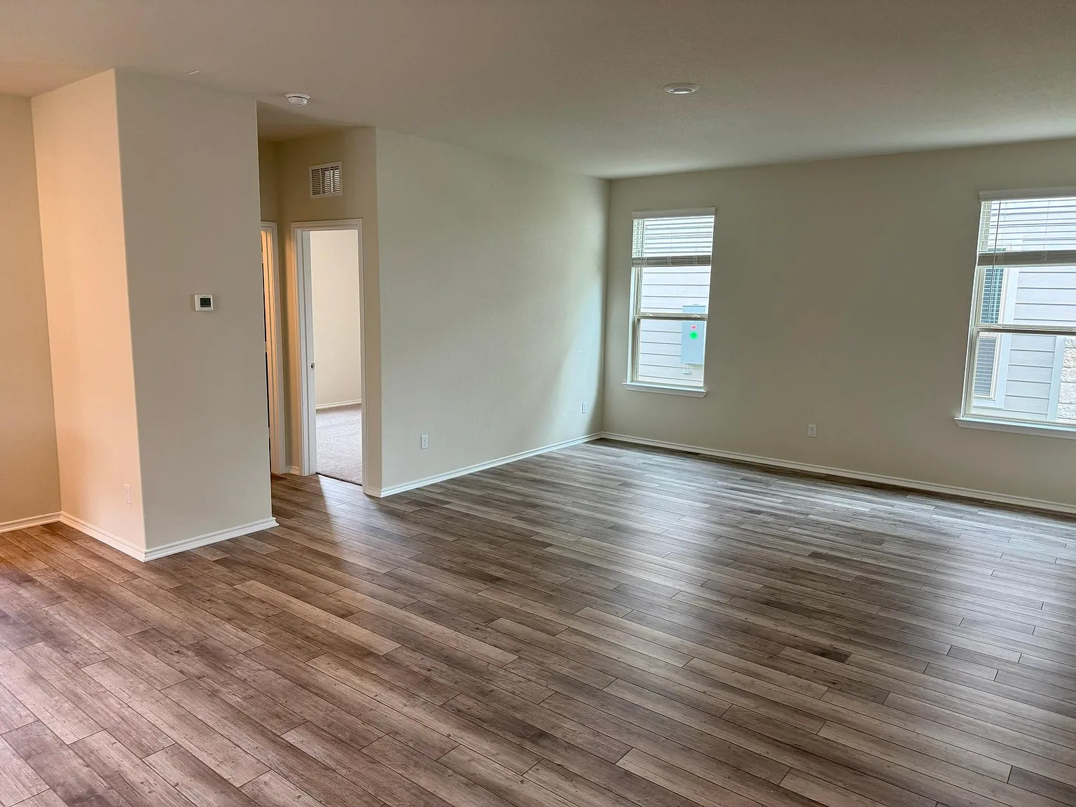 4 bed, 2034 sqft, $2,100 — Photo 3