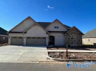 7517 Flint Crossing Cir, Owens Cross Roads, AL 35763