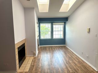1307 Wyndham Dr APT 203, Palatine, IL 60074