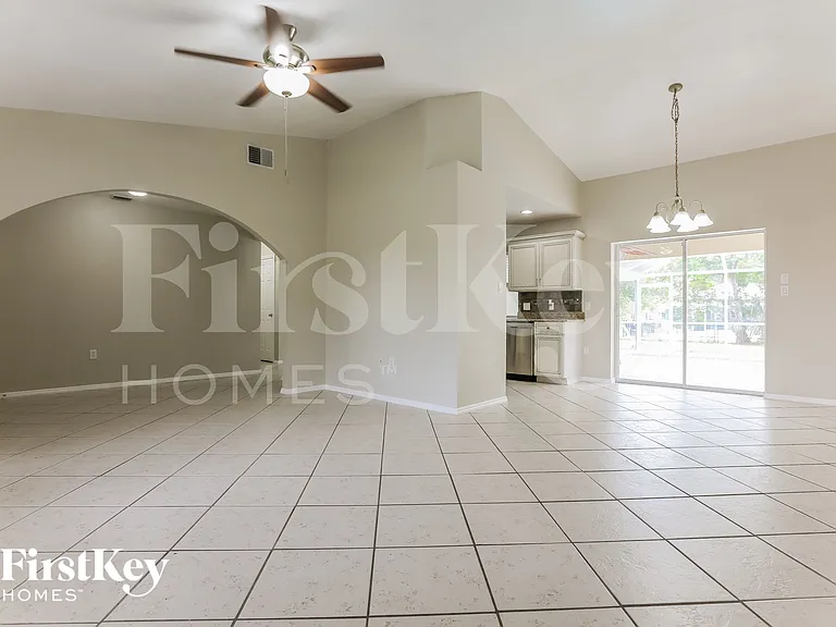 820 Springview Ave NW — Photo 2
