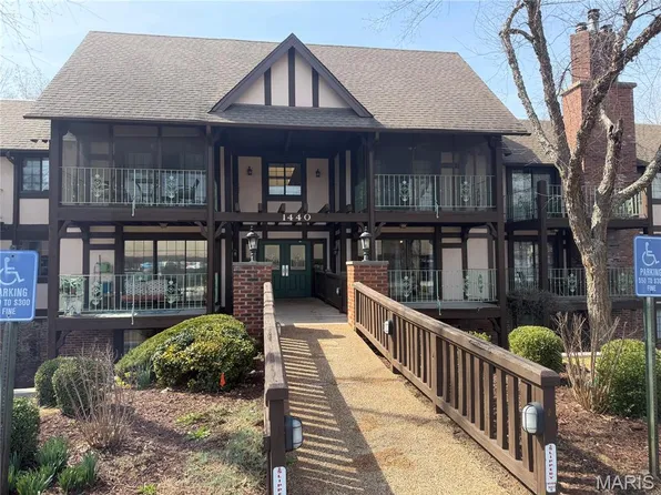 1440 Heritage Lndg APT 208, Saint Charles, MO 63303