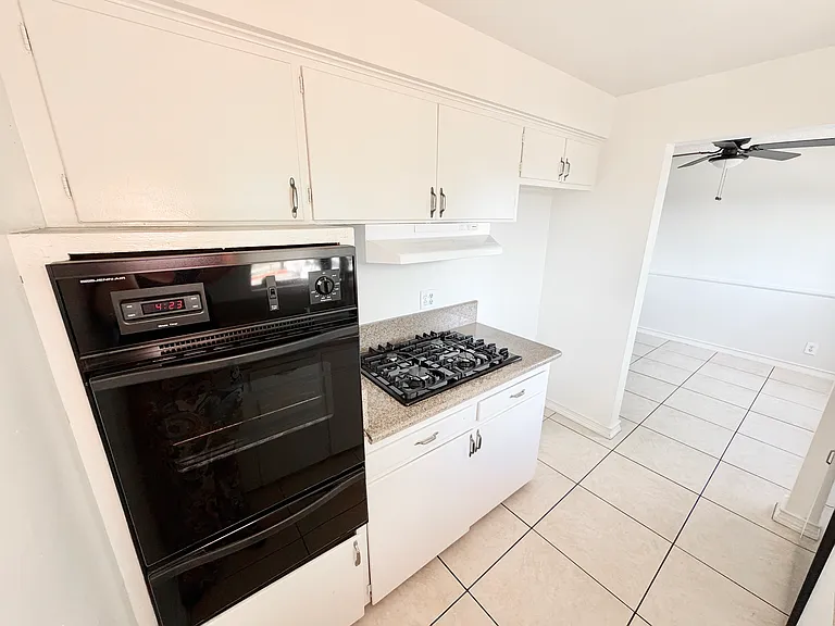 585 W Sierra Madre Blvd — Photo 17