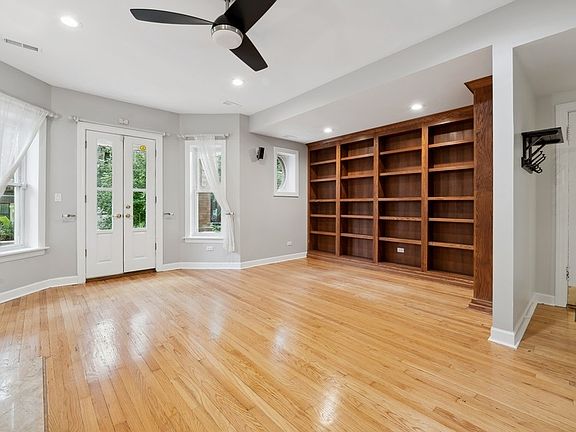 4th image of 938 W Belle Plaine Ave #1E