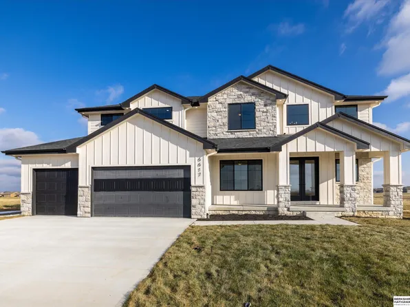 21907 Parkview Dr, Gretna, NE 68028
