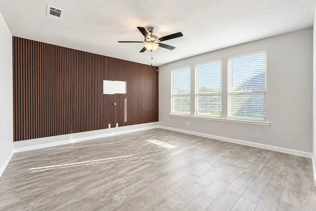 4 bed, 2.0 bath, 1872 sqft, $3,100 — Photo 4