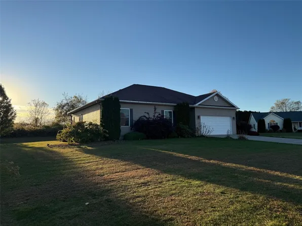 3920 Pin Oak Dr, Girard, PA 16417