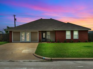 1204 Charles Dr, Alvarado, TX 76009