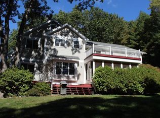 11 Greenleaf Dr, Northampton, MA 01062