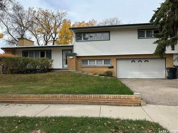 503 9th Street NE, Weyburn, SK S4H 1G2