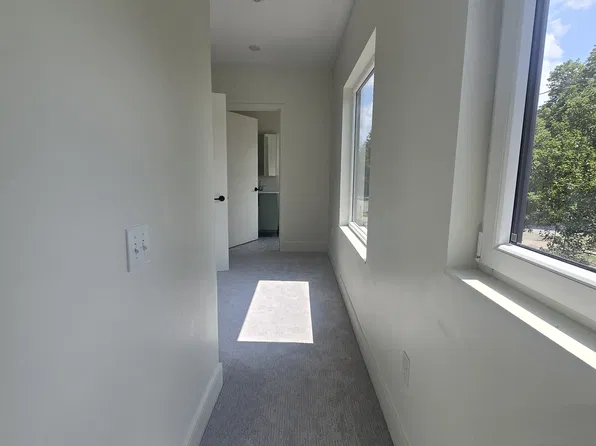 Lakehouse Luxury Apartments, 946 W 2nd St #2-3, Erie, PA 16507