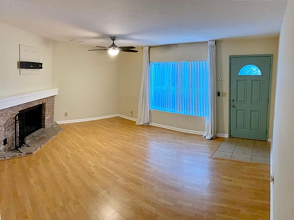Living Room (b)